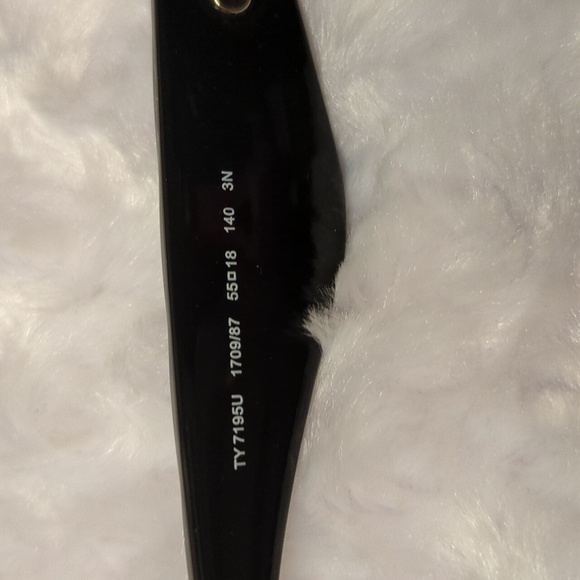 Tory Burch Black Sunglasses with Branded Case - Picture 6 of 9